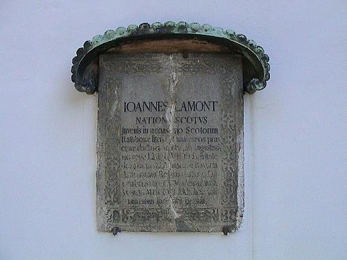 [Lamont-Epitaph an der Kirche St.&nbsp;Georg in Bogenhausen]