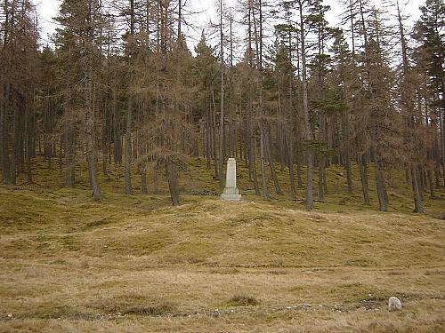[Denkmal f&uuml;r Lamont in Inverey]