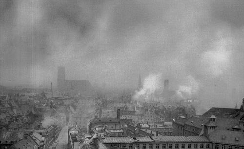 [M&uuml;nchen im Juli&nbsp;1944]
