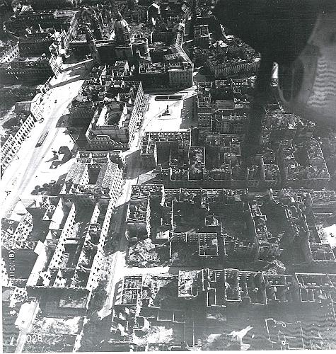 [Luftaufnahme von Kriegszerst&ouml;rungen in M&uuml;nchen]