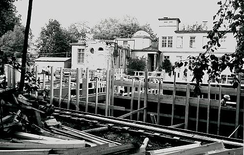 [Aufbau des neuen Institutsgeb&auml;udes]